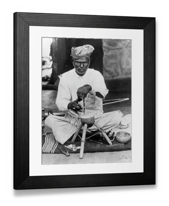 Framed Print : PEARL DRILLER IN SRI LANKA