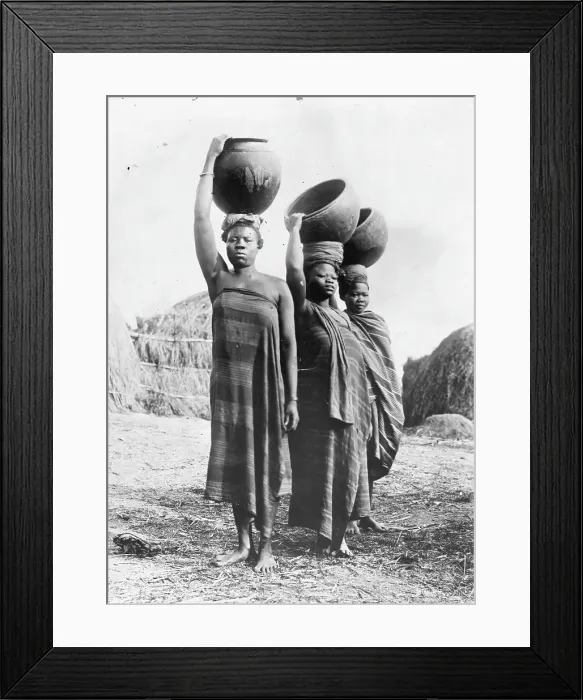 Framed Print : HOUSEWIVES IN SUDAN Framed Print : HOUSEWIVES IN SUDAN