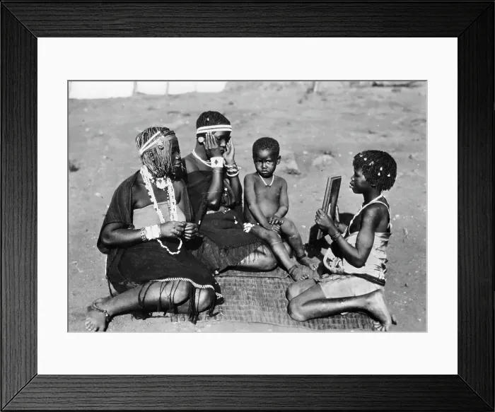Framed Print : ZULU WOMEN WITH MIRROR Framed Print : ZULU WOMEN WITH MIRROR