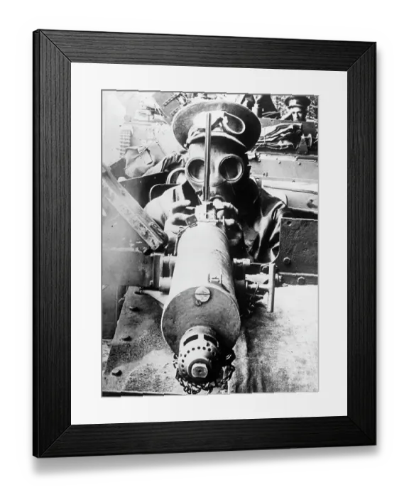 Framed Print : MACHINE GUNNER Framed Print : MACHINE GUNNER