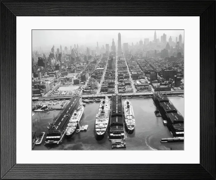 Framed Print : Liners In New York Framed Print : Liners In New York