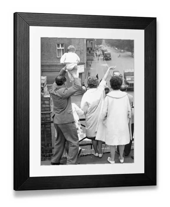 Framed Print : Berlin Wall Dividing Families Framed Print : Berlin Wall Dividing Families