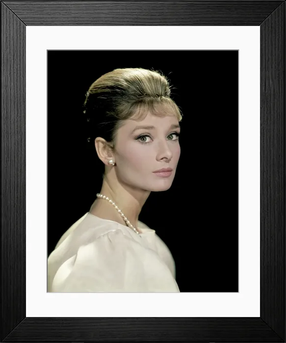 Framed Print : Audrey Hepburn Portrait Framed Print : Audrey Hepburn Portrait