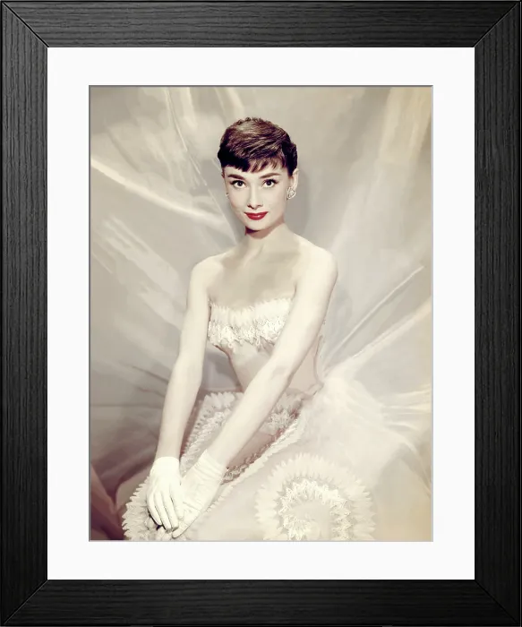 Framed Print : Audrey Hepburn Portrait Framed Print : Audrey Hepburn Portrait