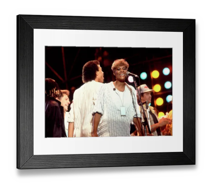 Framed Print : Dionne Warwick With Lionel Richie At Live Aid Framed Print : Dionne Warwick With Lionel Richie At Live Aid
