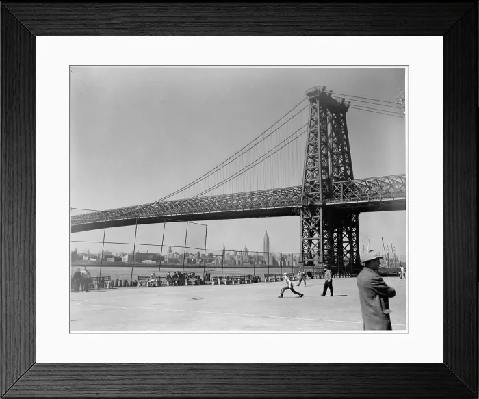 Framed Print : The Williamsburg Bridge In New York City, New York Framed Print : The Williamsburg Bridge In New York City, New York