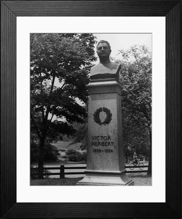 Framed Print : Central Park Statue Framed Print : Central Park Statue