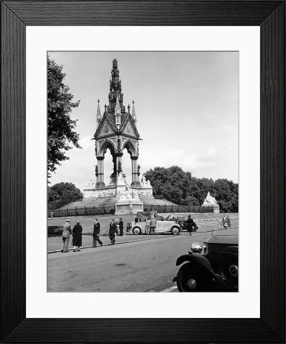 Framed Print : HYDE PARK. A view of Albert Memorial in Hyde Park in London, England