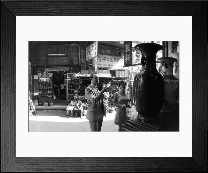 Framed Print : AMERICAN TOURIST Framed Print : AMERICAN TOURIST