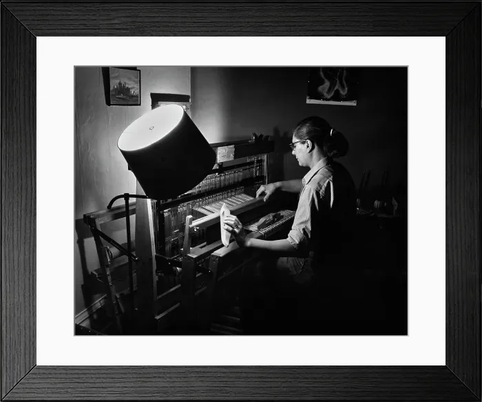Framed Print : Handloom Operator