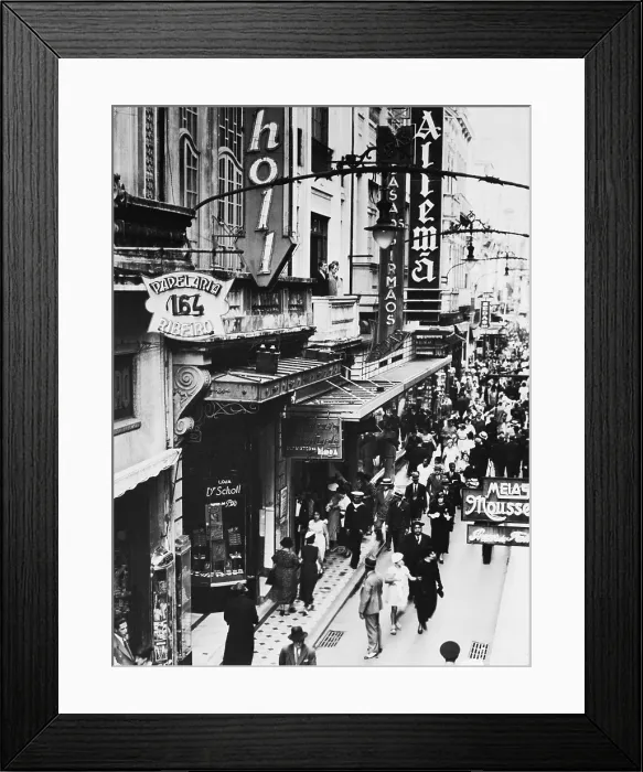 Framed Print : Shoppers In Rio Framed Print : Shoppers In Rio
