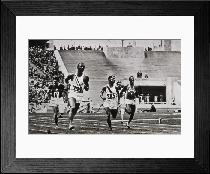 Framed Print : Jesse Owens In The Men's 100-m Framed Print : Jesse Owens In The Men's 100-m
