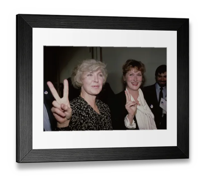 Framed Print : Joanne Woodward And Meryl Streep Framed Print : Joanne Woodward And Meryl Streep