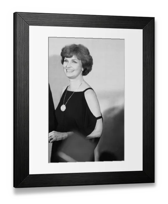 Framed Print : Joanne Woodward At The Emmy Awards Framed Print : Joanne Woodward At The Emmy Awards