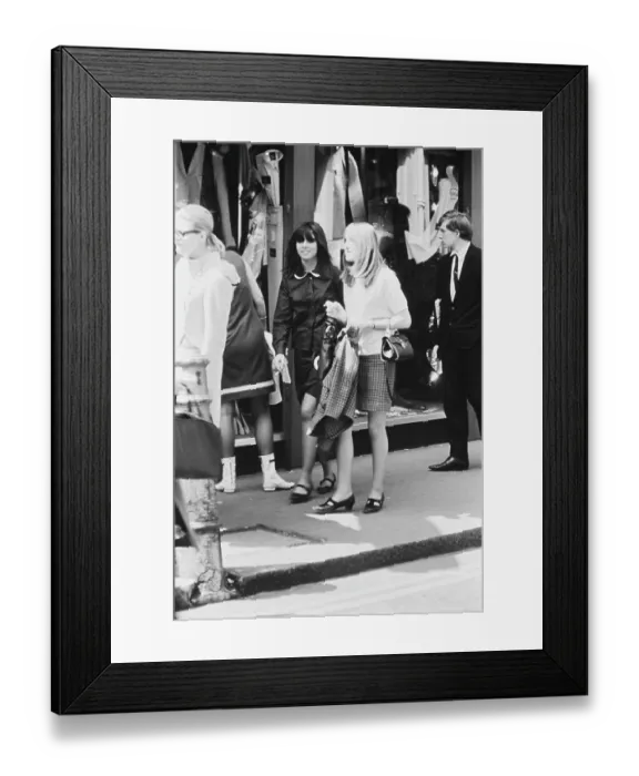 Framed Print : Carnaby Street Shoppers Framed Print : Carnaby Street Shoppers