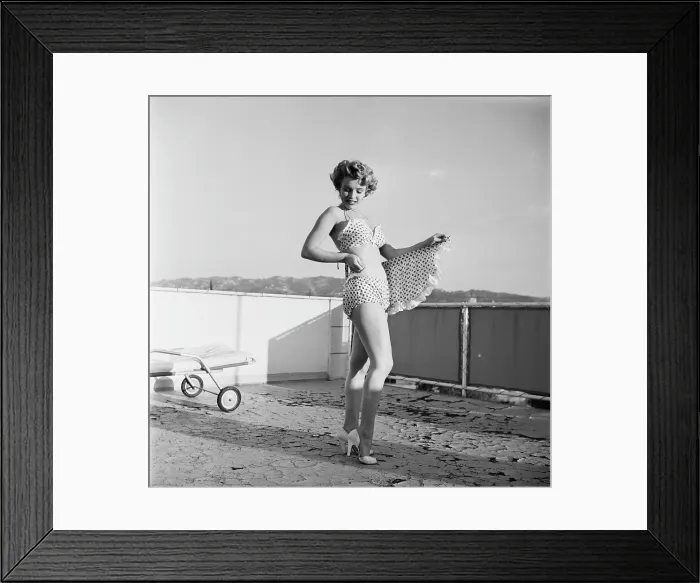 Framed Print : Marilyn Monroe in Polka Dot Bikini Framed Print : Marilyn Monroe in Polka Dot Bikini