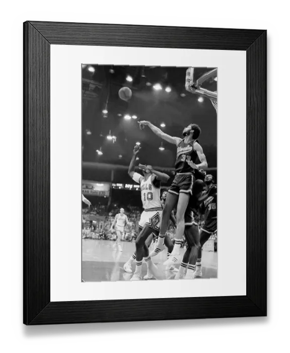 Framed Print : Lew Alcindor playing for the Milwaukee Bucks in the 1969-1970 season at the Chicago Stadium in Chicago, Il Framed Print : Lew Alcindor playing for the Milwaukee Bucks in the 1969-1970 season at the Chicago Stadium in Chicago, Il