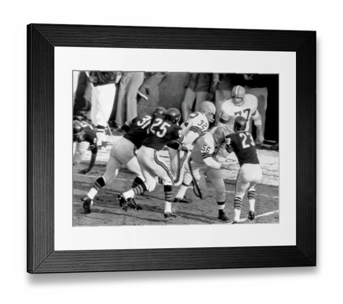 Framed Print : Jim Brown Runs For Touchdown