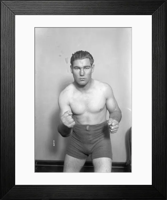 Framed Print : Les Darcy. CIRCA 1900: Australian boxer James Leslie 'Les' Darcy poses for a portrait Framed Print : Les Darcy. CIRCA 1900: Australian boxer James Leslie 'Les' Darcy poses for a portrait