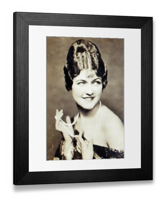 Framed Print : Laura La Plante, Beauties series, Player's Cigarettes collectible tobacco card, 1937 Framed Print : Laura La Plante, Beauties series, Player's Cigarettes collectible tobacco card, 1937