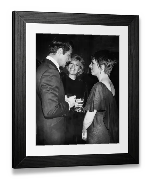 Framed Print : Burt Reynolds, Dinah Shore And Liza Minnelli Framed Print : Burt Reynolds, Dinah Shore And Liza Minnelli