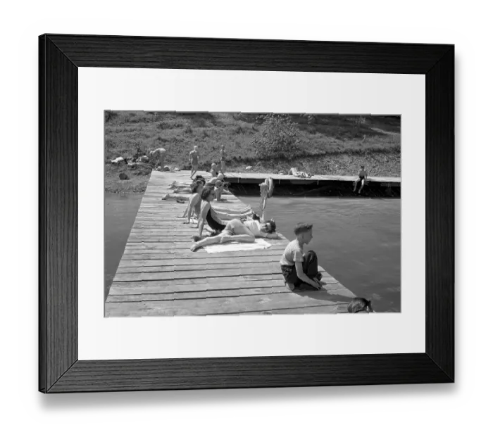 Framed Print : People Sunbathing In Nashville Framed Print : People Sunbathing In Nashville
