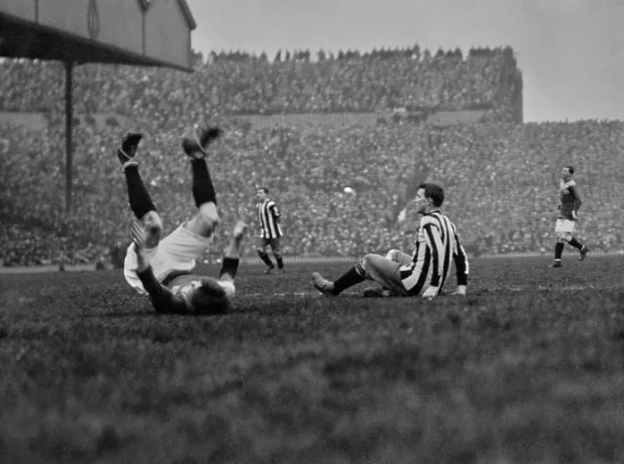 Framed Print : 1911 FA Cup Final Replay - Bradford City V Newcastle United Framed Print : 1911 FA Cup Final Replay - Bradford City V Newcastle United