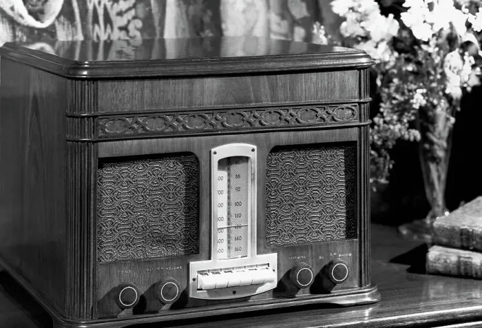 Framed Print : 1940s Table Top Radio Framed Print : 1940s Table Top Radio