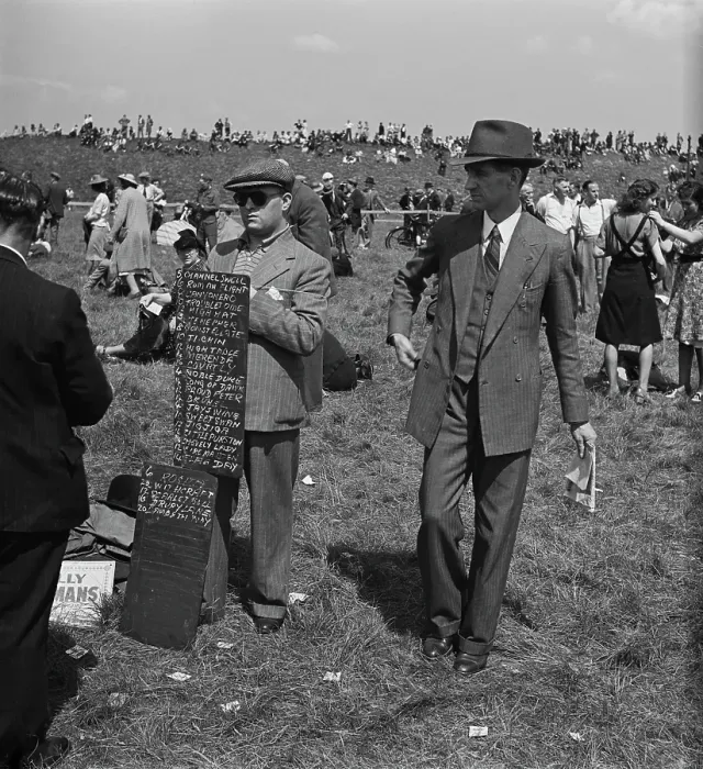 Framed Print : 1941 Wartime Derby at Newmarket Framed Print : 1941 Wartime Derby at Newmarket