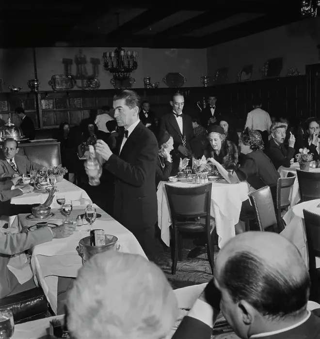 Framed Print : 21 Club. Customers having dinner at the 21 Club, restaurant Framed Print : 21 Club. Customers having dinner at the 21 Club, restaurant