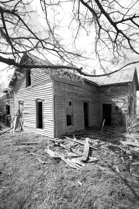 Framed Print : Abandoned hom in the heartland