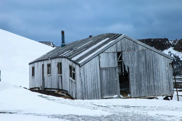 Framed Print : Abandoned house on Deception Island Framed Print : Abandoned house on Deception Island