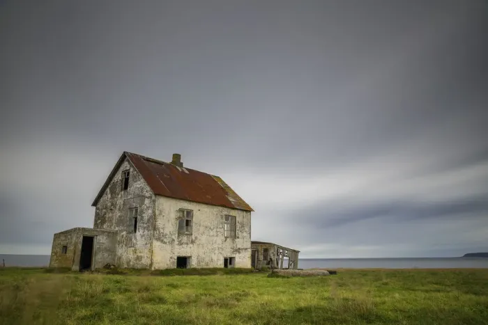 Framed Print : Abandoned house in rural Iceland Framed Print : Abandoned house in rural Iceland