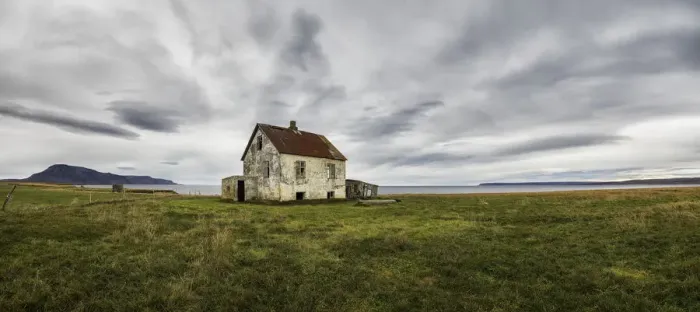 Framed Print : Abandoned house in rural Iceland Framed Print : Abandoned house in rural Iceland