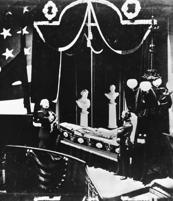 Framed Print : Abraham Lincoln's Body on Display at New York City Hall Framed Print : Abraham Lincoln's Body on Display at New York City Hall