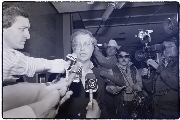 Framed Print : Actor Dreyfuss Talking To Reporters Framed Print : Actor Dreyfuss Talking To Reporters