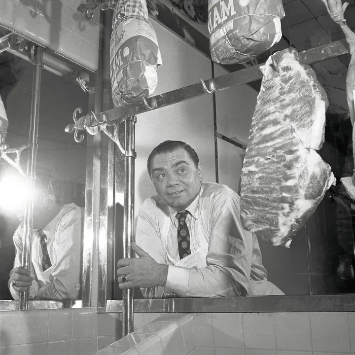Framed Print : Actor Ernest Borgnine Star of Marty Visiting to Marty's Bronx Habitat Framed Print : Actor Ernest Borgnine Star of Marty Visiting to Marty's Bronx Habitat