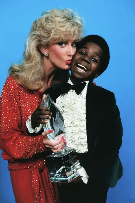 Framed Print : Actor Gary Coleman Posing with Award