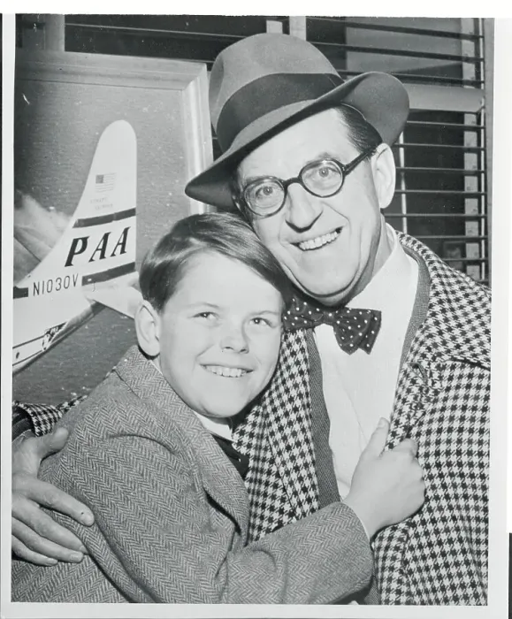 Framed Print : Actor Stanley Holloway Embracing His Young Son