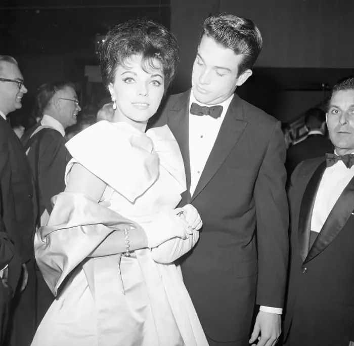 Framed Print : Actor Warren Beatty and Actress Joan Collins at Dinner Framed Print : Actor Warren Beatty and Actress Joan Collins at Dinner