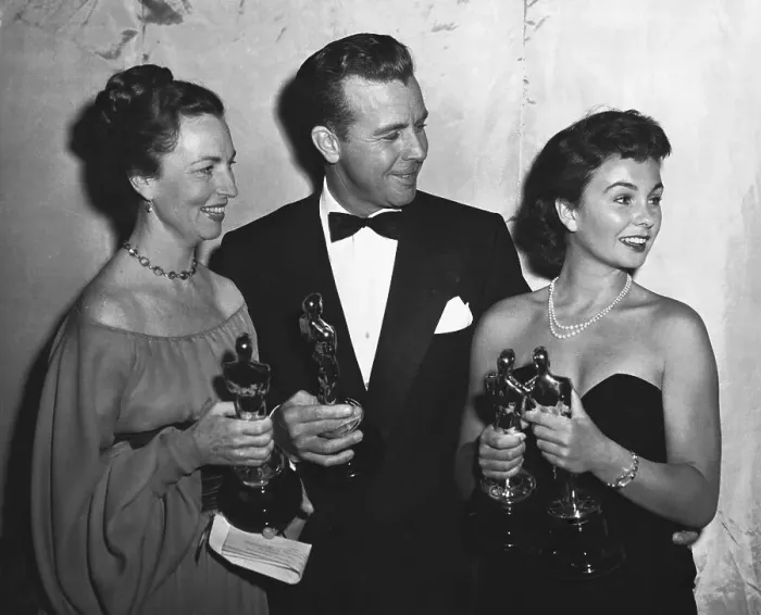 Framed Print : Actors and Actresses Holding Oscars Framed Print : Actors and Actresses Holding Oscars