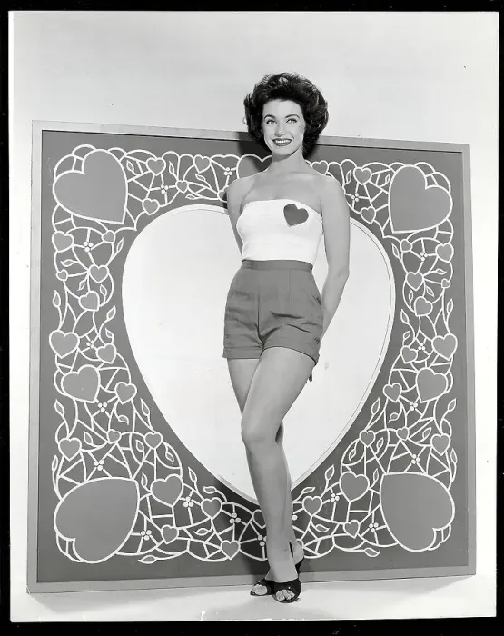 Framed Print : Actress Carmen Phillips Posing For Photo Framed Print : Actress Carmen Phillips Posing For Photo