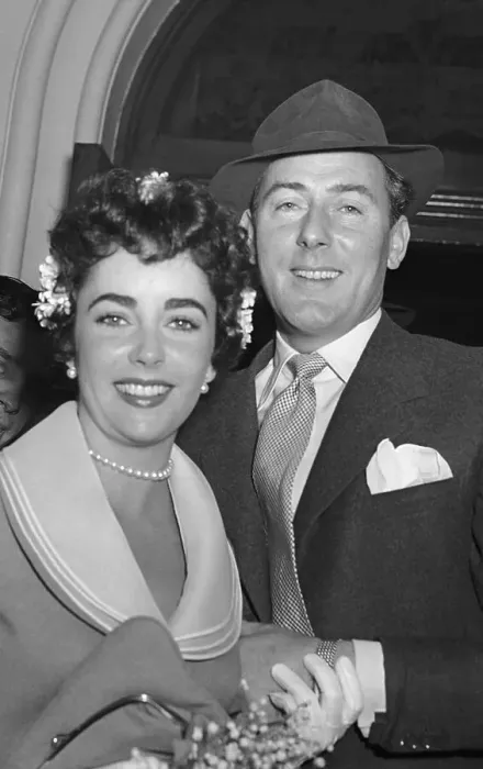 Framed Print : Actress Elizabeth Taylor Pausing at Her Caxton Hall Wedding Framed Print : Actress Elizabeth Taylor Pausing at Her Caxton Hall Wedding