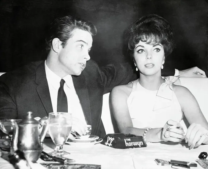 Framed Print : Actress Joan Collins with Warren Beatty Framed Print : Actress Joan Collins with Warren Beatty