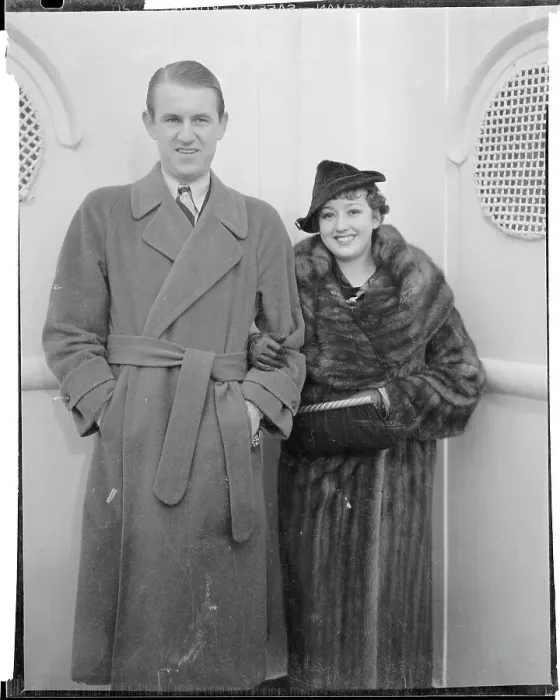 Framed Print : Actress June Gomez With Husband Vernon Gomez While Traveling Framed Print : Actress June Gomez With Husband Vernon Gomez While Traveling