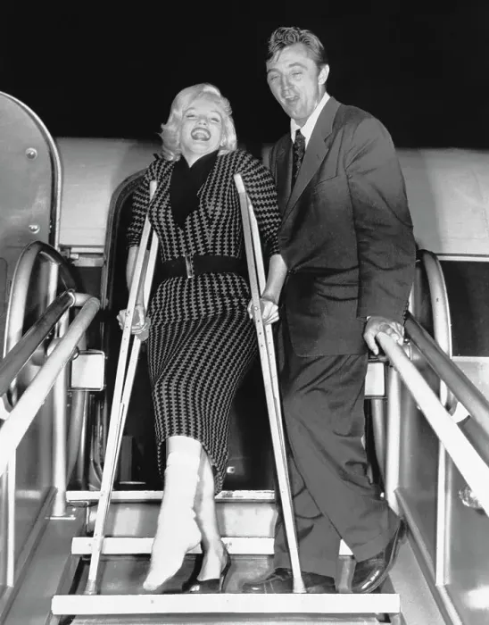 Framed Print : Actress Marilyn Monroe with Actor Robert Mitchum Framed Print : Actress Marilyn Monroe with Actor Robert Mitchum