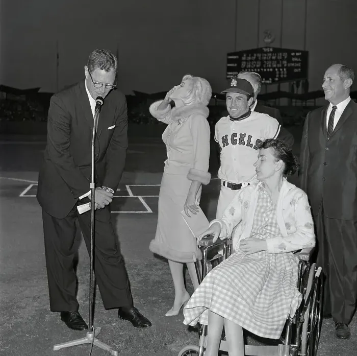 Framed Print : Actress Marilyn Monroe with Baseball Player Alabie Pearson Framed Print : Actress Marilyn Monroe with Baseball Player Alabie Pearson