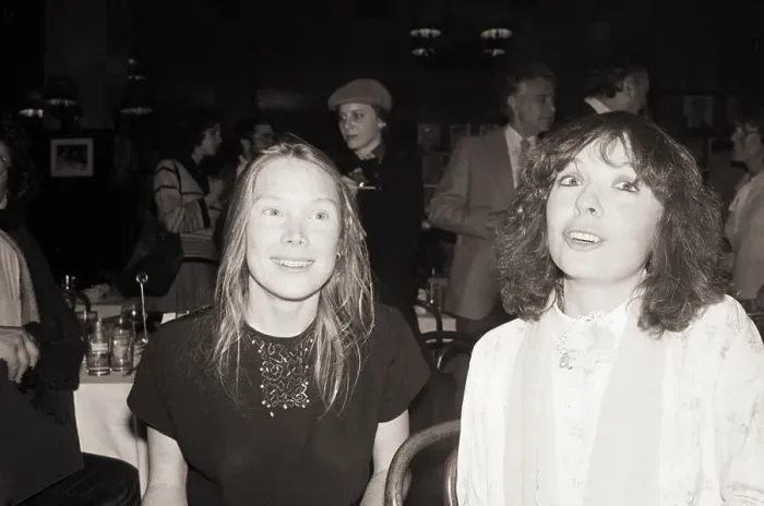 Framed Print : Actresses Sissy Spacek and Diane Keaton Framed Print : Actresses Sissy Spacek and Diane Keaton