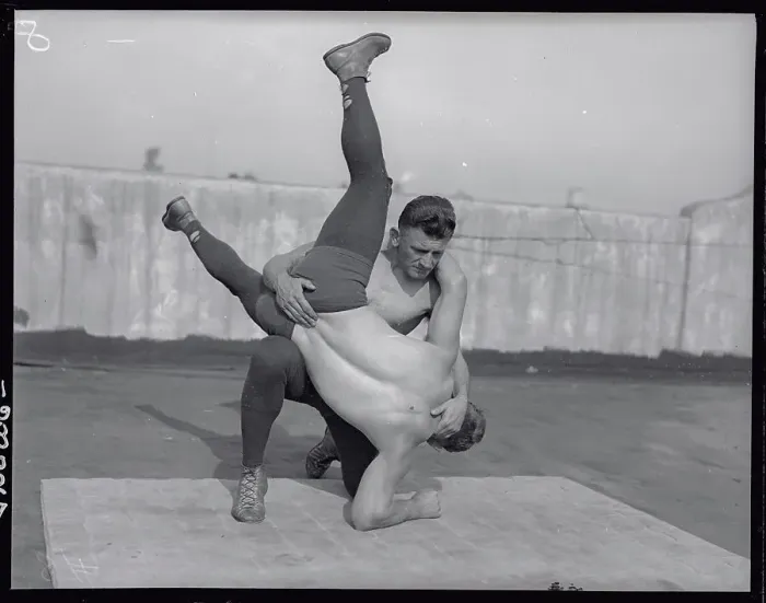 Framed Print : Ad Santel Holding Opponent Through his Legs Framed Print : Ad Santel Holding Opponent Through his Legs