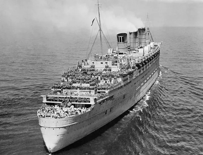Framed Print : Aerial View of Queen Mary Arriving with Troops Framed Print : Aerial View of Queen Mary Arriving with Troops